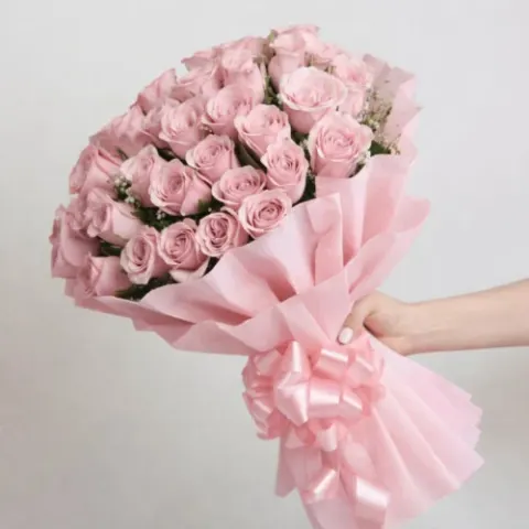 50 Pink Roses Whispers